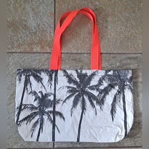 ALOHA Collection Holoholo Tote Bag in Kalapana. Reverses to Kona Nui pattern.
